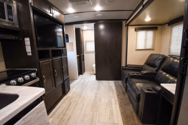 Pet-Friendly Compact & Spacious Trailer - $77/wk - Image 17