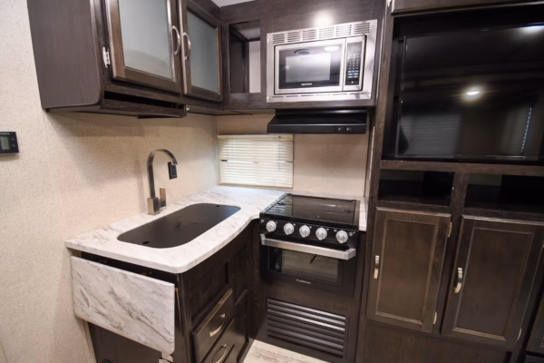 Pet-Friendly Compact & Spacious Trailer - $77/wk - Image 9
