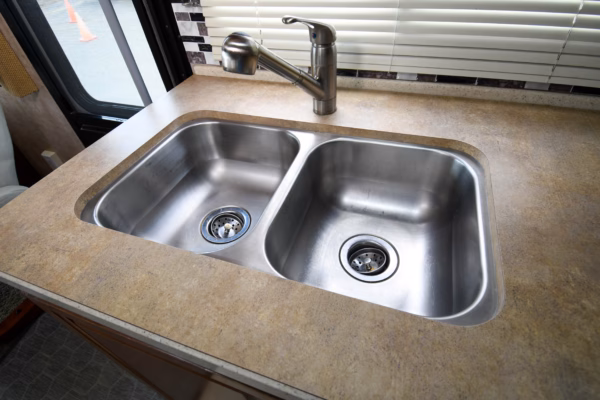 Roomy Class A w/ Tons of Storage & Washer/Dryer - $181/wk - Image 11