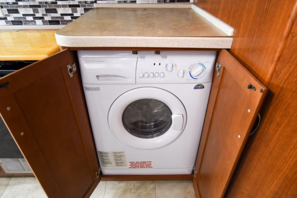 Roomy Class A w/ Tons of Storage & Washer/Dryer - $181/wk - Image 14