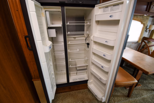 Roomy Class A w/ Tons of Storage & Washer/Dryer - $181/wk - Image 15