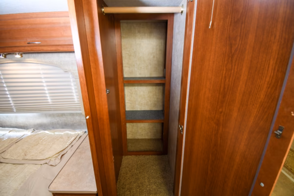Roomy Class A w/ Tons of Storage & Washer/Dryer - $181/wk - Image 22
