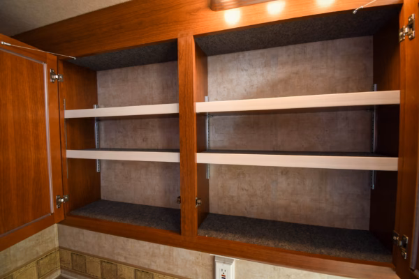 Roomy Class A w/ Tons of Storage & Washer/Dryer - $181/wk - Image 24