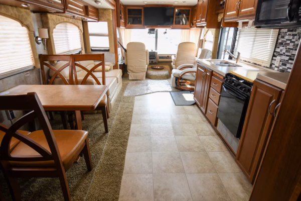 Roomy Class A w/ Tons of Storage & Washer/Dryer - $181/wk - Image 26