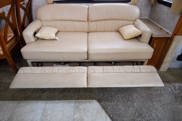 Roomy Class A w/ Tons of Storage & Washer/Dryer - $181/wk - Image 30