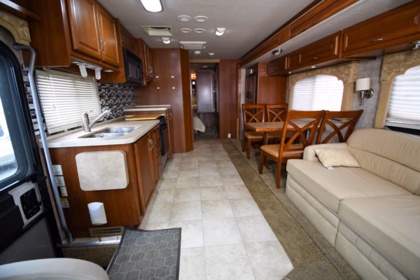 Roomy Class A w/ Tons of Storage & Washer/Dryer - $181/wk - Image 8