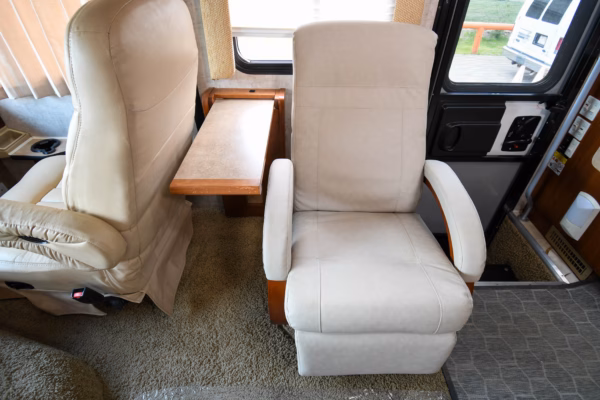 Roomy Class A w/ Tons of Storage & Washer/Dryer - $181/wk - Image 9