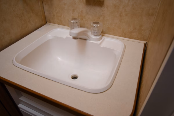 Spacious & Inviting Fifth w/ Lots of Storage - $57/wk - Image 11