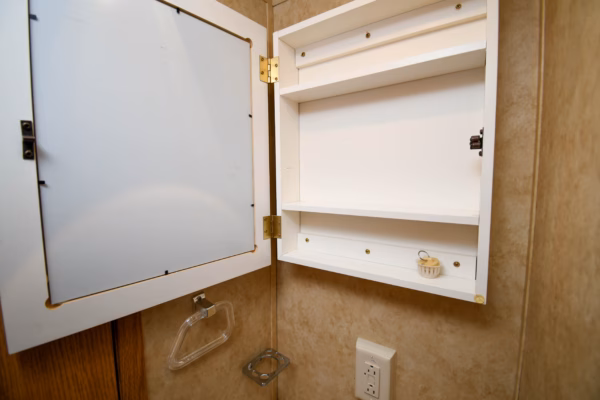 Spacious & Inviting Fifth w/ Lots of Storage - $57/wk - Image 12