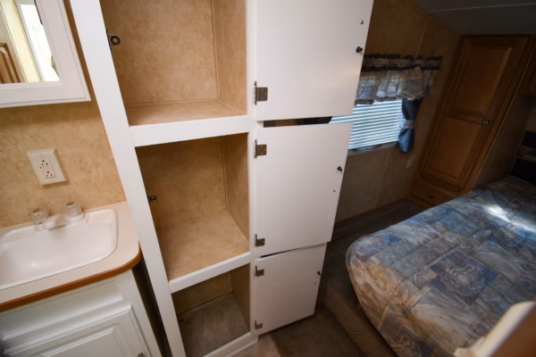 Spacious & Inviting Fifth w/ Lots of Storage - $57/wk - Image 13