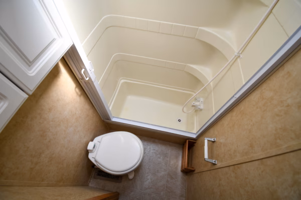 Spacious & Inviting Fifth w/ Lots of Storage - $57/wk - Image 14