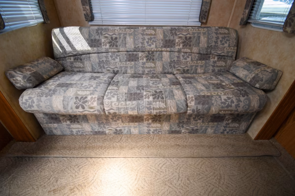 Spacious & Inviting Fifth w/ Lots of Storage - $57/wk - Image 17