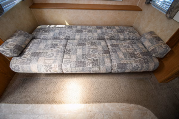 Spacious & Inviting Fifth w/ Lots of Storage - $57/wk - Image 18