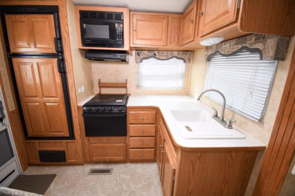 Spacious & Inviting Fifth w/ Lots of Storage - $57/wk - Image 19