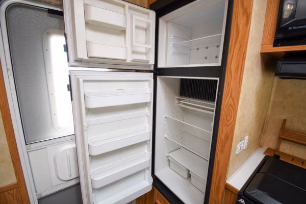 Spacious & Inviting Fifth w/ Lots of Storage - $57/wk - Image 23