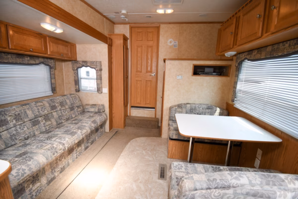 Spacious & Inviting Fifth w/ Lots of Storage - $57/wk - Image 5