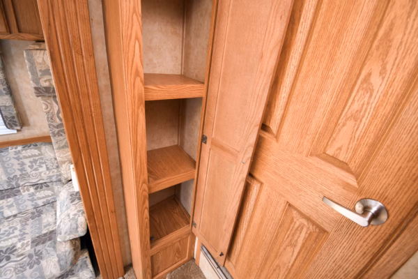 Spacious & Inviting Fifth w/ Lots of Storage - $57/wk - Image 8