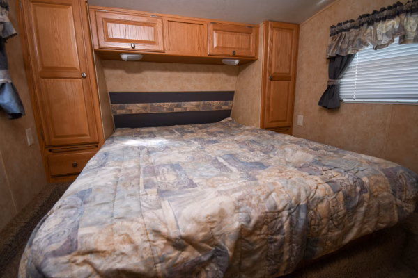 Spacious & Inviting Fifth w/ Lots of Storage - $57/wk - Image 9