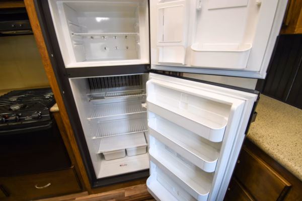 Modern Fifth w/ Tons of Storage & Kitchen Island - $96/wk - Image 12