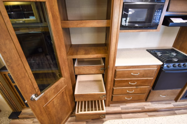 Modern Fifth w/ Tons of Storage & Kitchen Island - $96/wk - Image 14