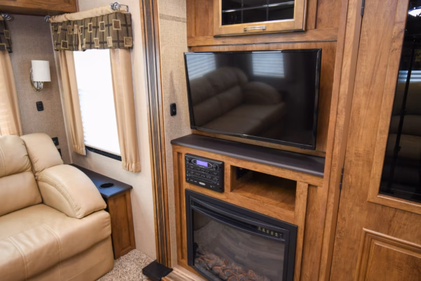 Modern Fifth w/ Tons of Storage & Kitchen Island - $96/wk - Image 15