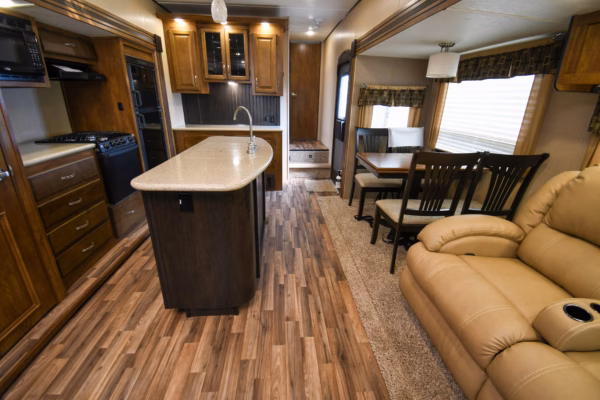 Modern Fifth w/ Tons of Storage & Kitchen Island - $96/wk - Image 17