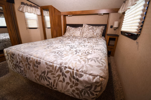 Modern Fifth w/ Tons of Storage & Kitchen Island - $96/wk - Image 23