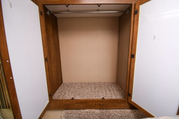 Modern Fifth w/ Tons of Storage & Kitchen Island - $96/wk - Image 25