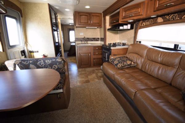 Spacious Lower Mileage Class C Sleeps 6 - $222/wk - Image 10