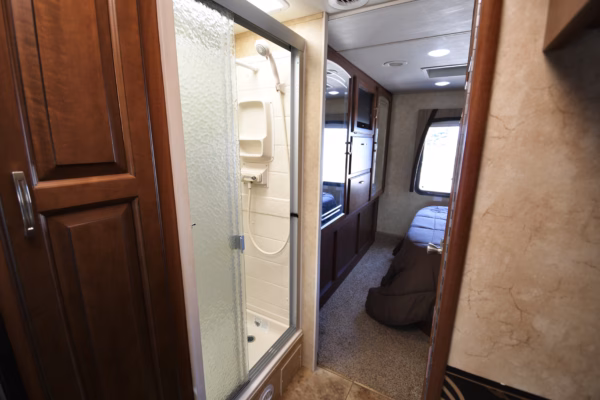 Spacious Lower Mileage Class C Sleeps 6 - $222/wk - Image 17