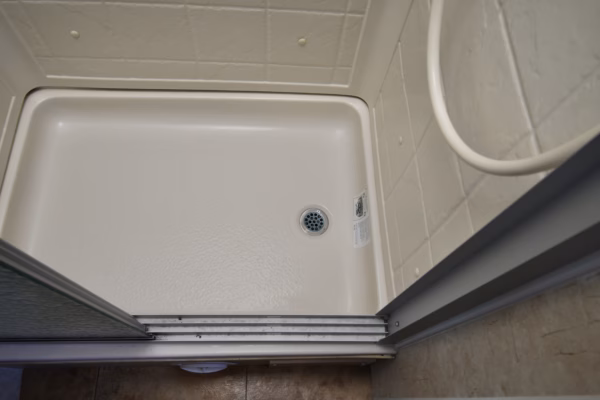 Spacious Lower Mileage Class C Sleeps 6 - $222/wk - Image 24