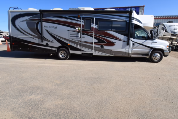 Spacious Lower Mileage Class C Sleeps 6 - $222/wk - Image 3