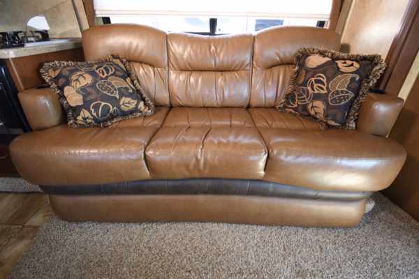 Spacious Lower Mileage Class C Sleeps 6 - $222/wk - Image 8