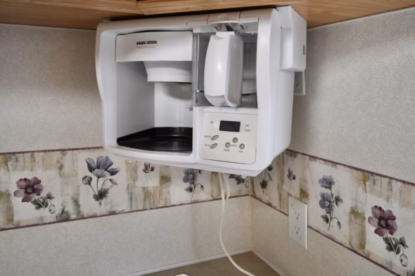 Cabin-Feely Fifth w/ Space & Tons of Storage - $62/wk - Image 11