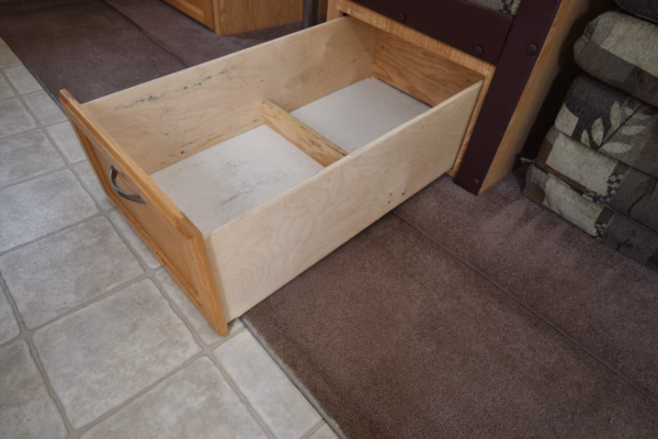 Cabin-Feely Fifth w/ Space & Tons of Storage - $62/wk - Image 15