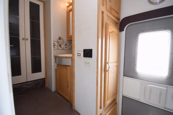 Cabin-Feely Fifth w/ Space & Tons of Storage - $62/wk - Image 16