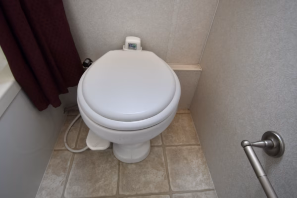Cabin-Feely Fifth w/ Space & Tons of Storage - $62/wk - Image 22