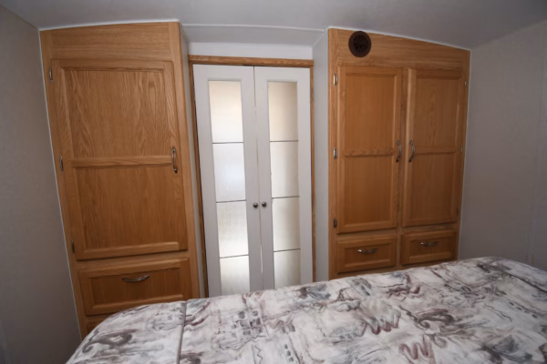 Cabin-Feely Fifth w/ Space & Tons of Storage - $62/wk - Image 25