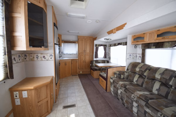 Cabin-Feely Fifth w/ Space & Tons of Storage - $62/wk - Image 4