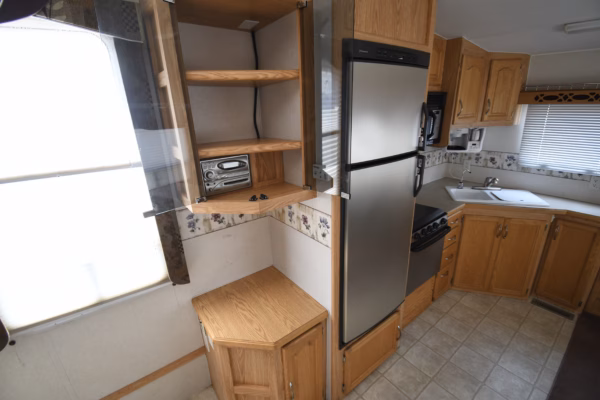 Cabin-Feely Fifth w/ Space & Tons of Storage - $62/wk - Image 5