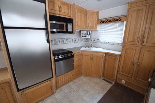 Cabin-Feely Fifth w/ Space & Tons of Storage - $62/wk - Image 6