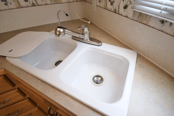 Cabin-Feely Fifth w/ Space & Tons of Storage - $62/wk - Image 9