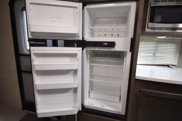 Modern Trailer w/ Bunks & Camp Kitchen - $71/wk - Image 11