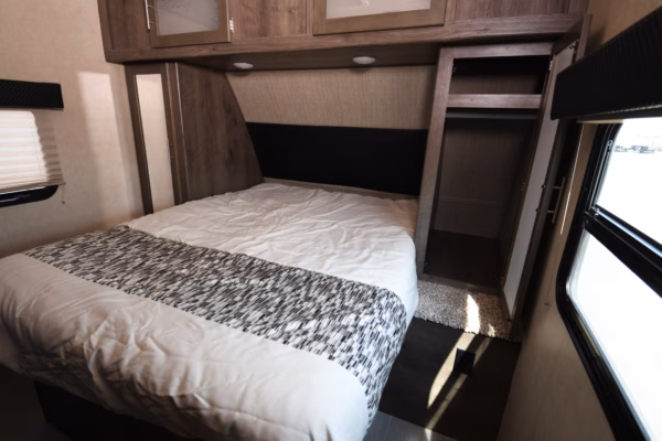 Modern Trailer w/ Bunks & Camp Kitchen - $71/wk - Image 18