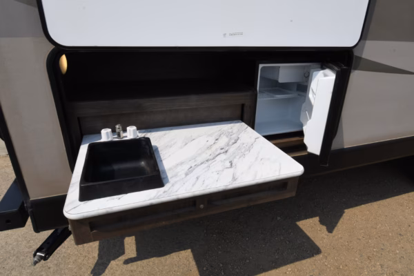 Modern Trailer w/ Bunks & Camp Kitchen - $71/wk - Image 4