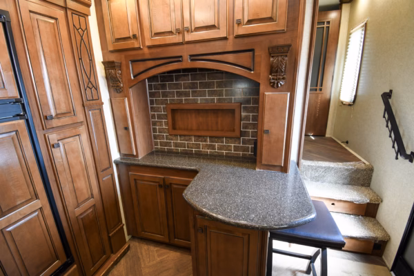 Spacious Home-on-Wheels Fifth w/ Tons of Storage - $96/wk - Image 10