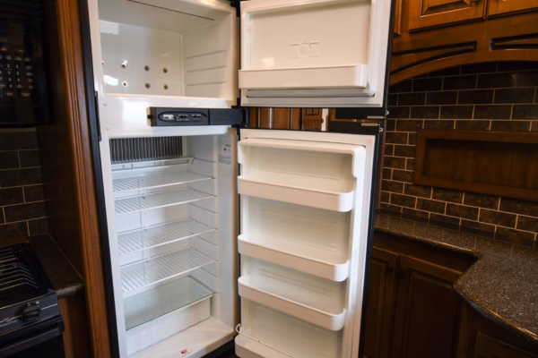 Spacious Home-on-Wheels Fifth w/ Tons of Storage - $96/wk - Image 11