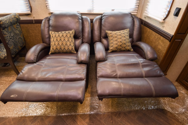 Spacious Home-on-Wheels Fifth w/ Tons of Storage - $96/wk - Image 17