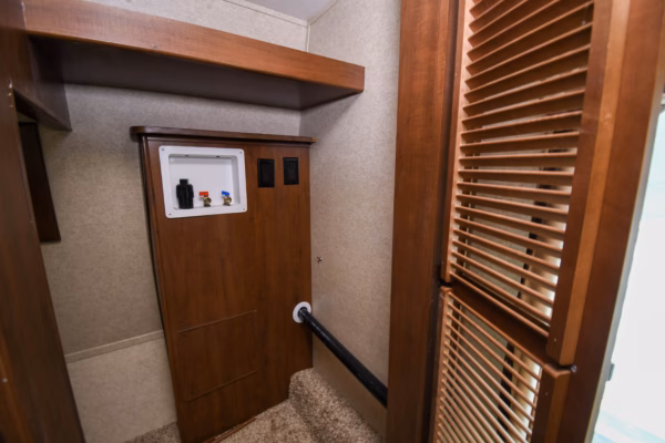 Spacious Home-on-Wheels Fifth w/ Tons of Storage - $96/wk - Image 24