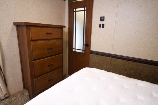 Spacious Home-on-Wheels Fifth w/ Tons of Storage - $96/wk - Image 25